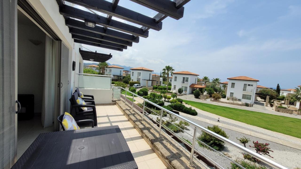 Sea And Mountain View Beachfront Penthouse Yali Eksteriør billede