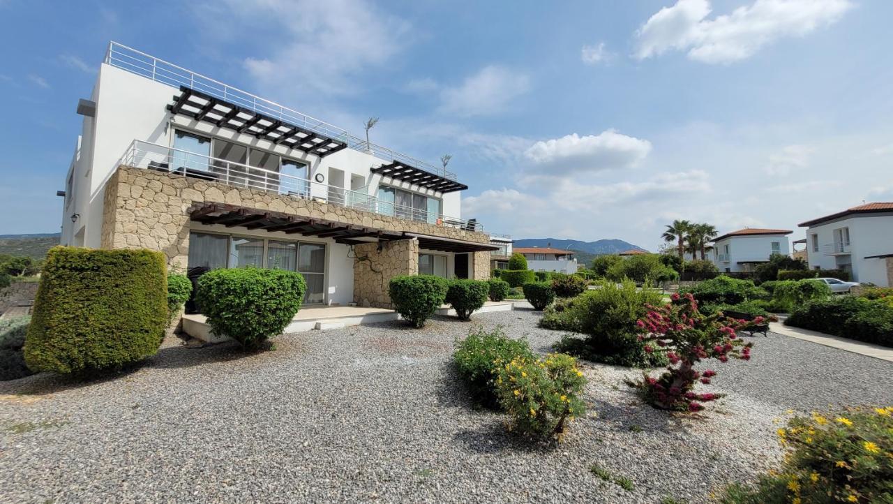 Sea And Mountain View Beachfront Penthouse Yali Eksteriør billede