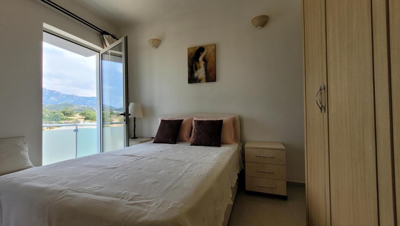 Sea And Mountain View Beachfront Penthouse Yali Eksteriør billede