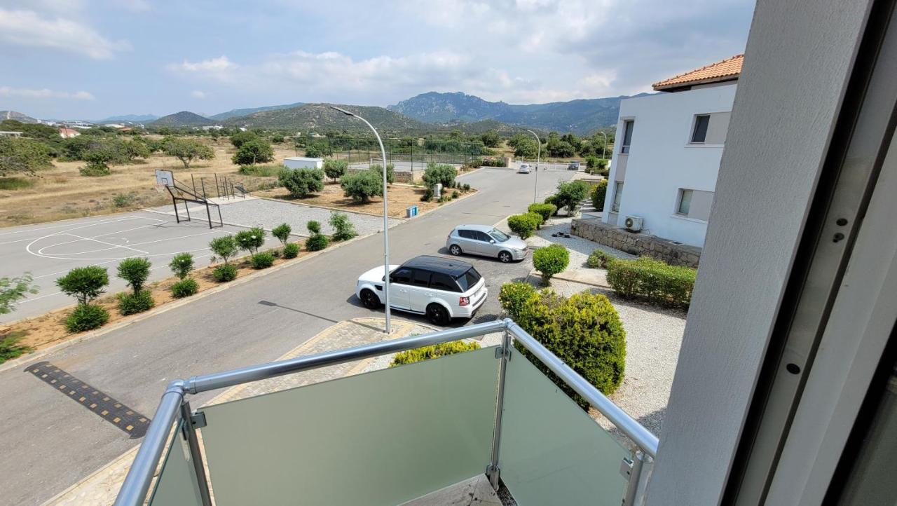 Sea And Mountain View Beachfront Penthouse Yali Eksteriør billede