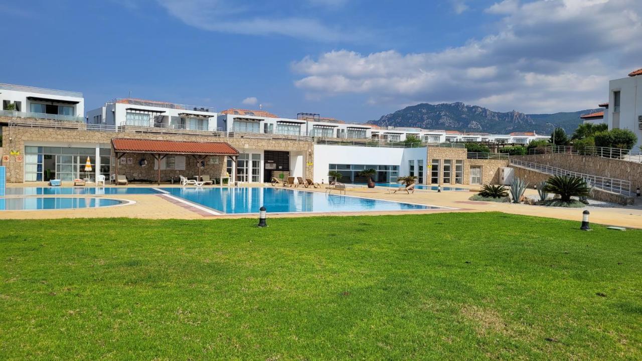 Sea And Mountain View Beachfront Penthouse Yali Eksteriør billede